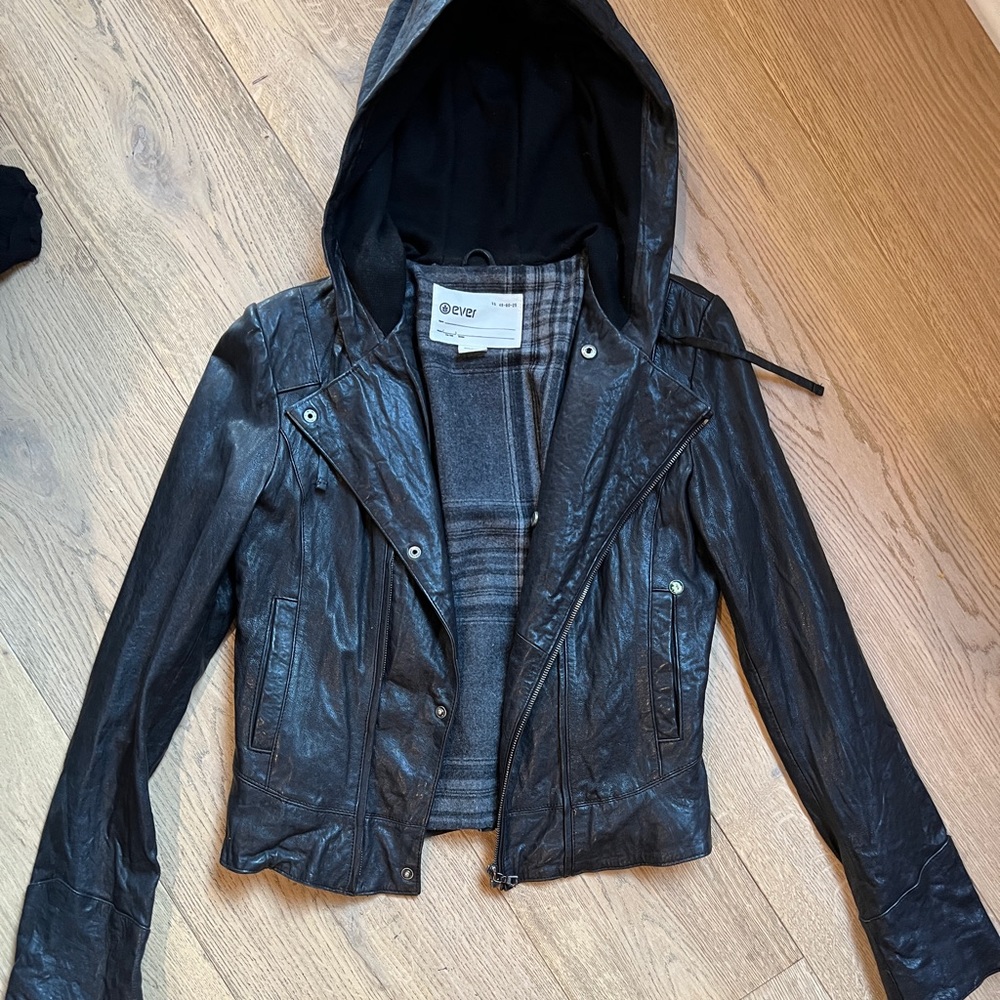 EVER 100% leather coat. Size M. Black. Wool/warm interior